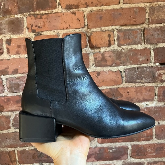 Stuart Weitzman Accordion Chelsea Boots size 6 - Picture 3 of 10